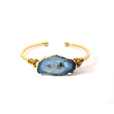 Gouden bangle met lichtblauwe agaat natuursteen