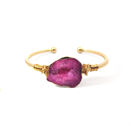 Gouden bangle met roze agaat edelsteen in Ibiza style