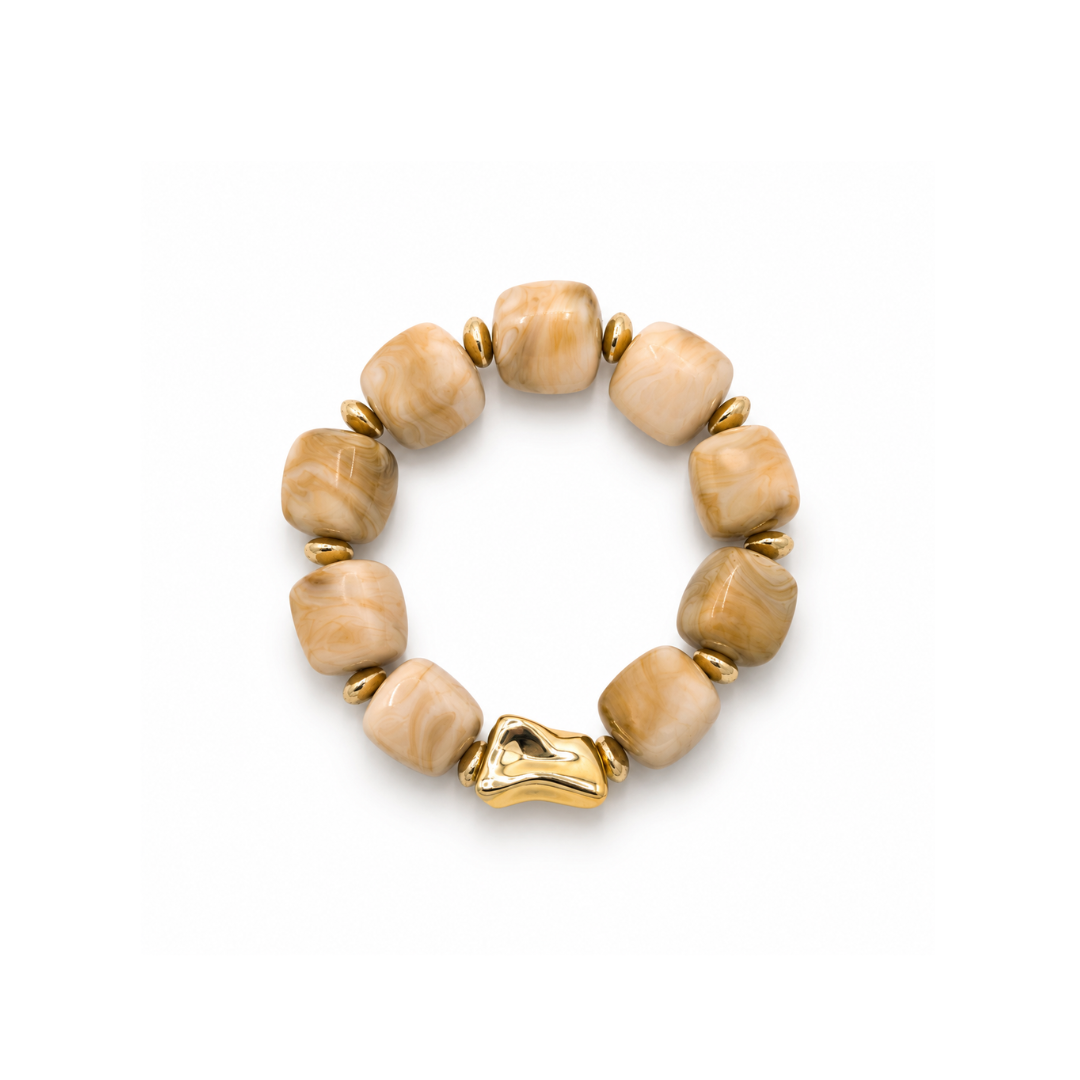 Beige chunky kralenarmband met grote marble kralen en een ronde goudkleurige kraal.