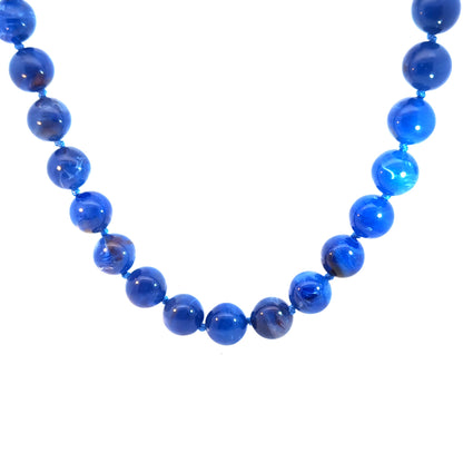 Blauwe gemarmerde grote kralenketting met marble effect kralen