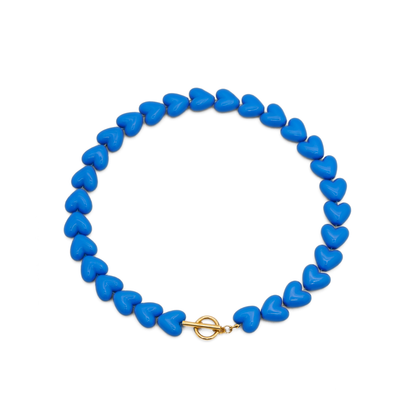 Blauwe hartjes kralenketting met gouden frontsluiting Ibiza style dames ketting Casa Jadel