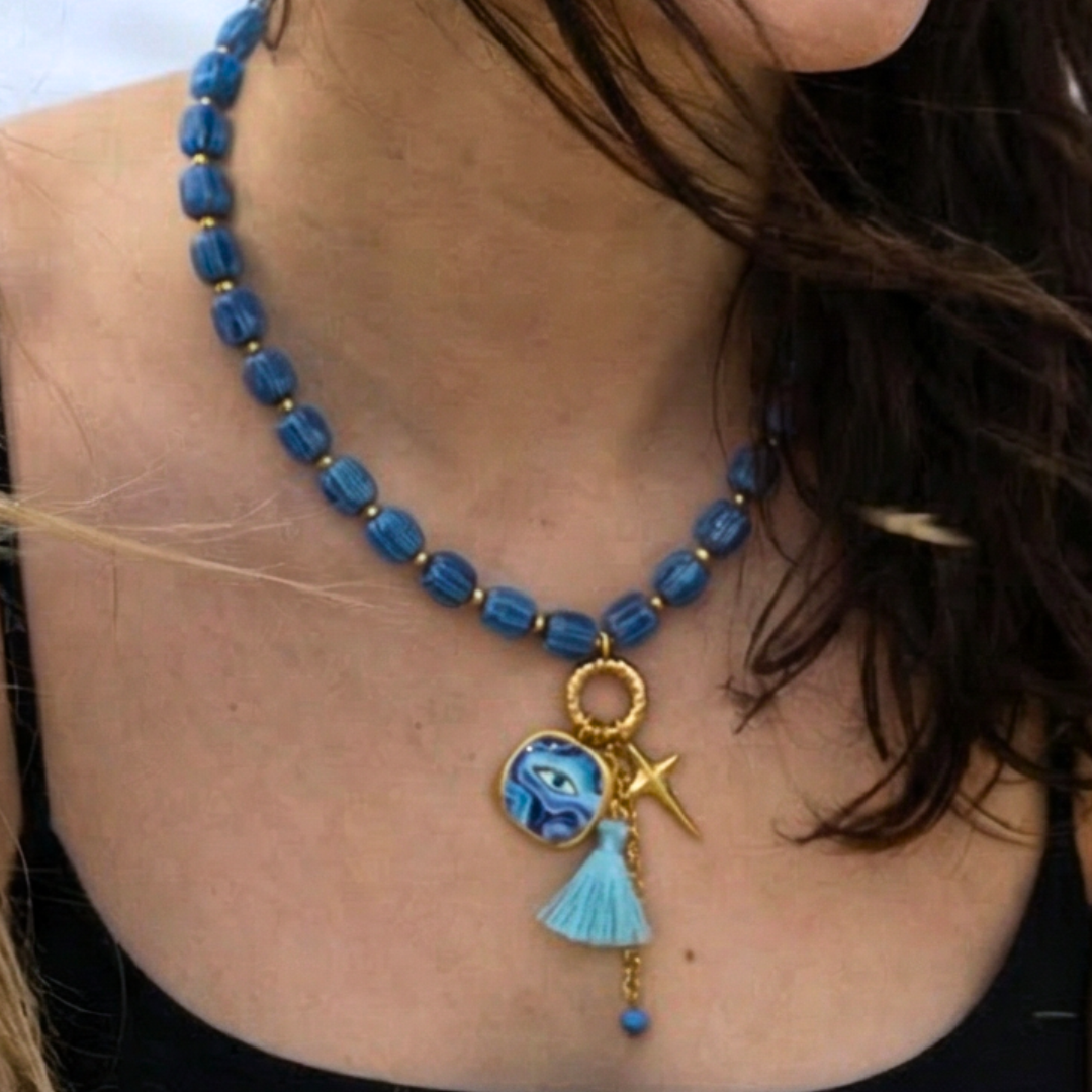 model met Blauwe kralenketting dames met oog bedel ster en kwastje Ibiza stijl