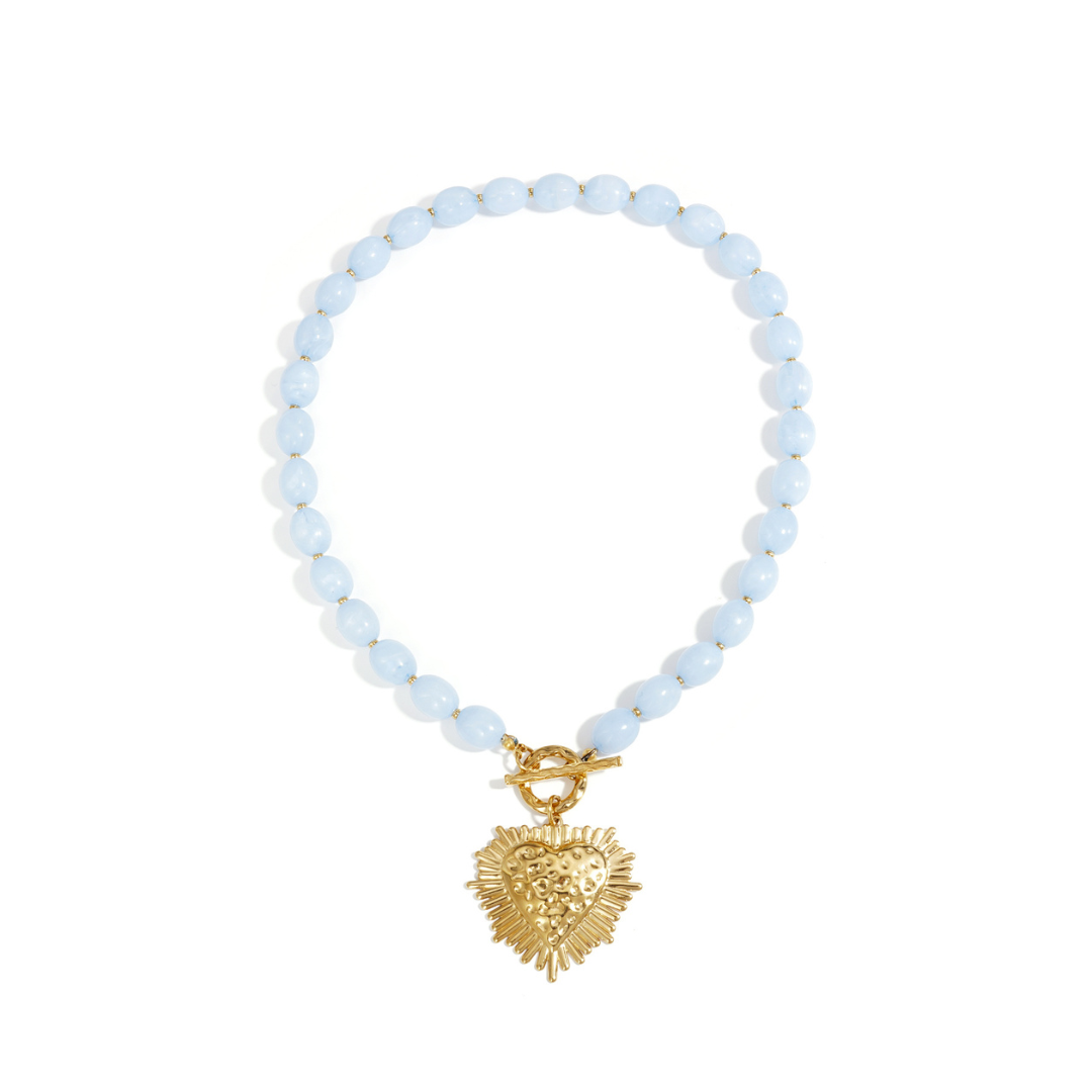 Blauwe kralenketting met frontsluiting en goudkleurig statement hart