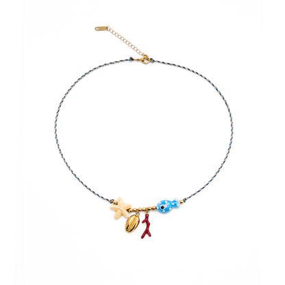 Blauwe rope ketting met goudkleurige kralen en zee bedels zoals een zeester schelp koraal en blauwe vis van Casa Jadel