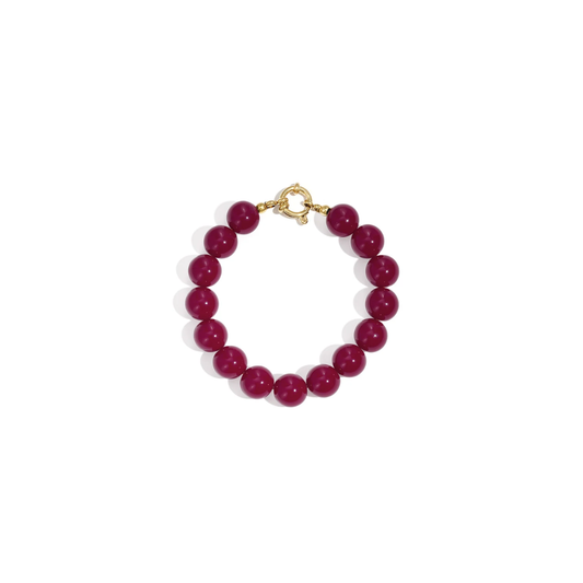 Bordeaux rode kralenarmband met ronde glossy kralen en gouden sluiting
