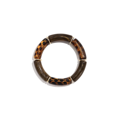 Bruine amber turtoise chunky tube armband met grote gebogen donkerbruine en amberkleurige kralen, panterprint en gouden tussenringen