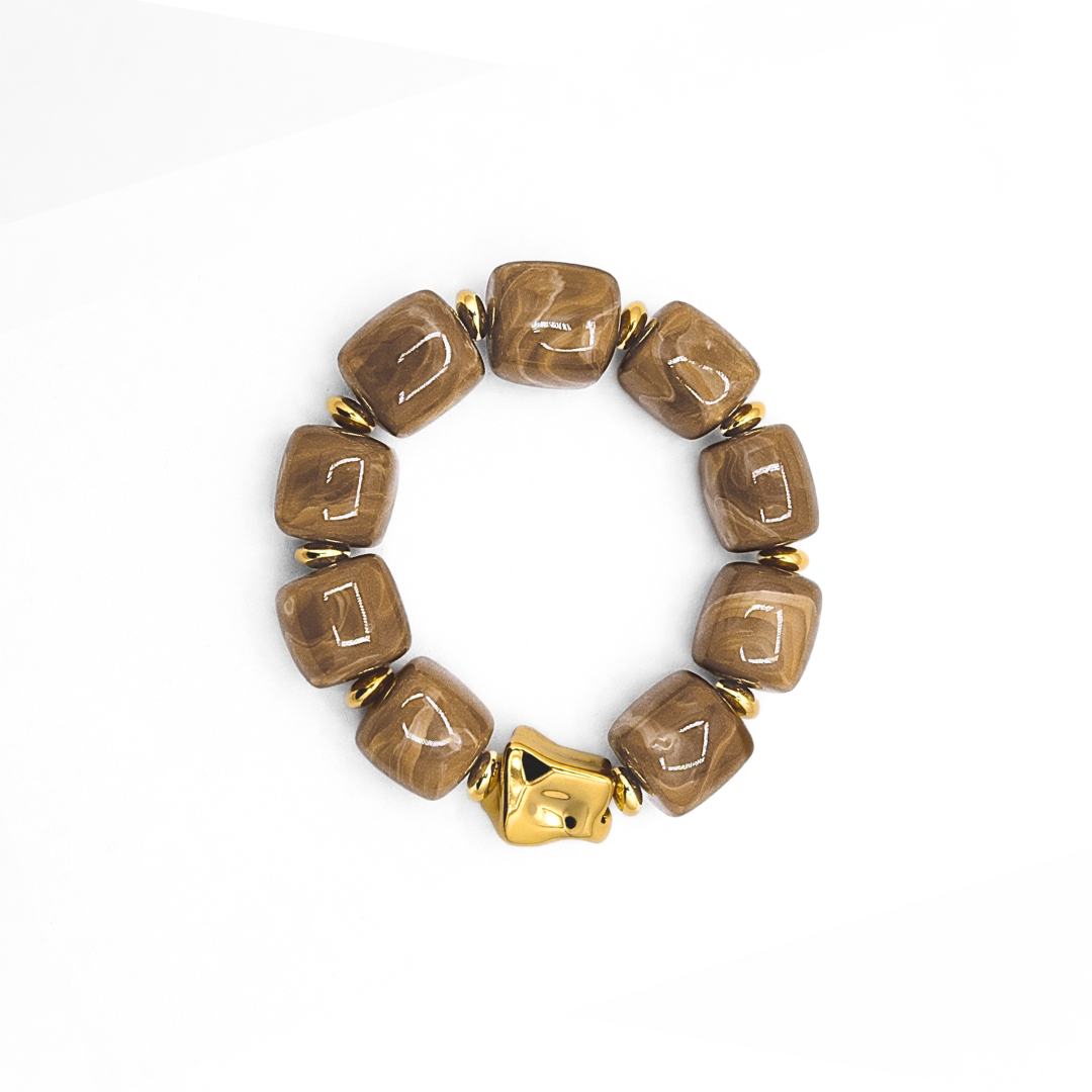 Bruine chunky kralenarmband met marmer effect en gouden kraal dames armband Casa Jadel