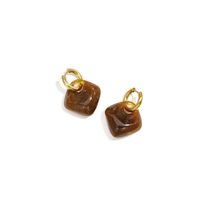 Bruine chunky oorbellen met vierkante hanger