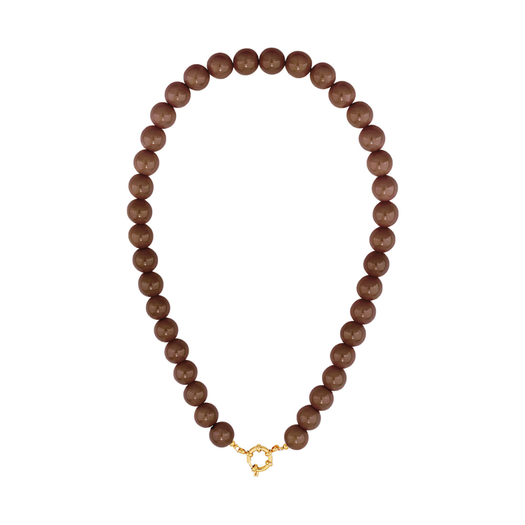 Bruine kralenketting met goudkleurig boeislot
