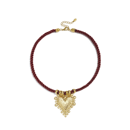 Burgundy rope ketting met grote goudkleurige hart bedel en verstelbare sluiting
