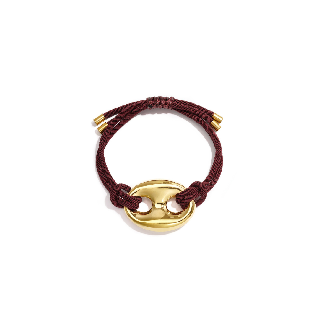 Burgundy satijnkoord armband met gouden bean sluiting van stainless steel.