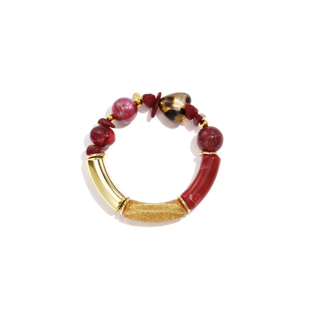 Burgundy statement kralenarmband met grote rode kralen en gouden details