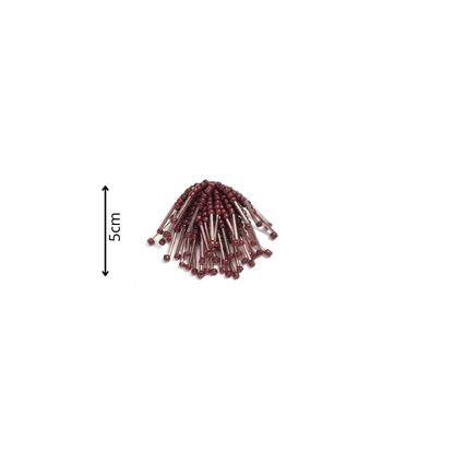 Burgundy statement oorbellen met waaiervormige franjes van kleine wijnrode kralen en langwerpige glaskralen afmeting