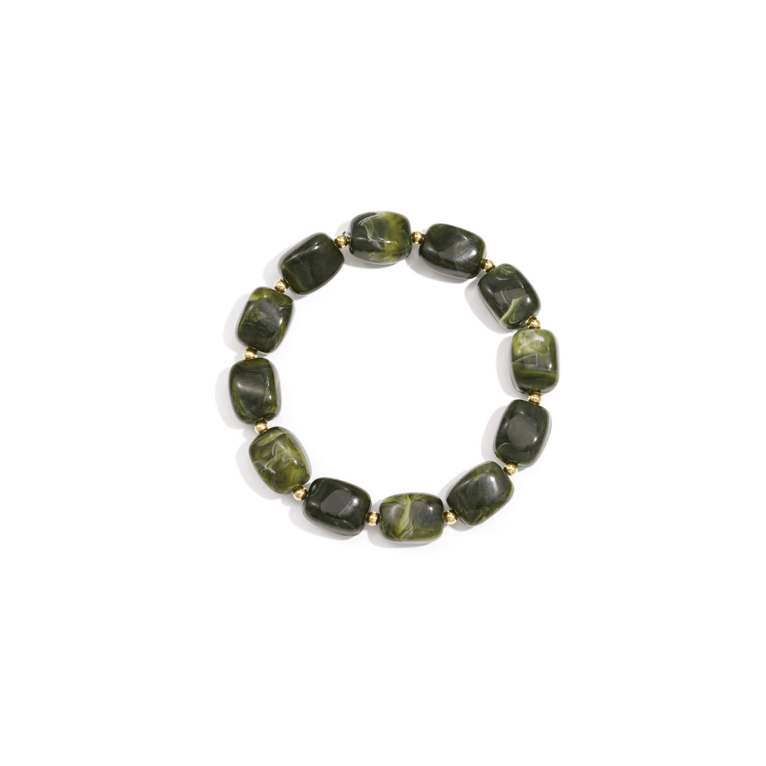 Groene armband met squared kralen en goudkleurige details
