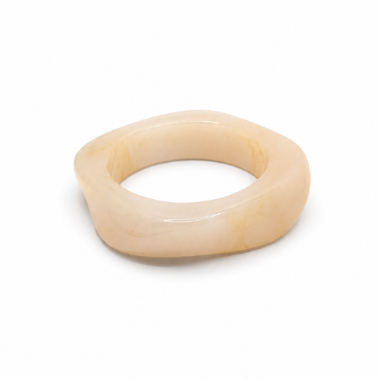 Crème gedraaide bangle armband met marble effect Casa Jadel