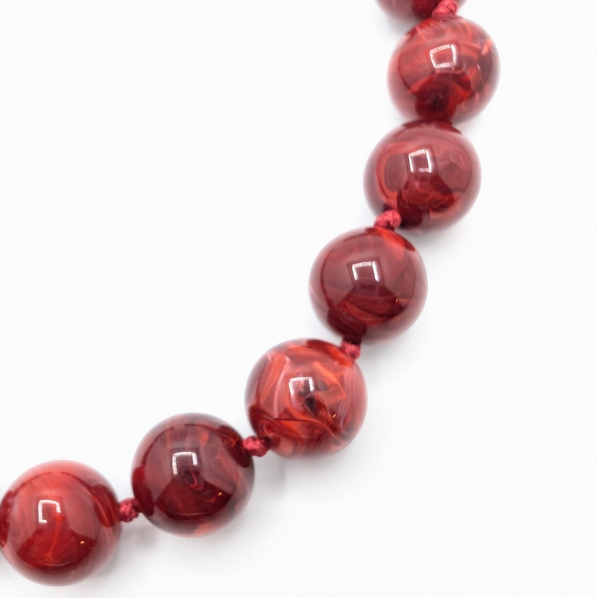 deel kralen ketting donker rood