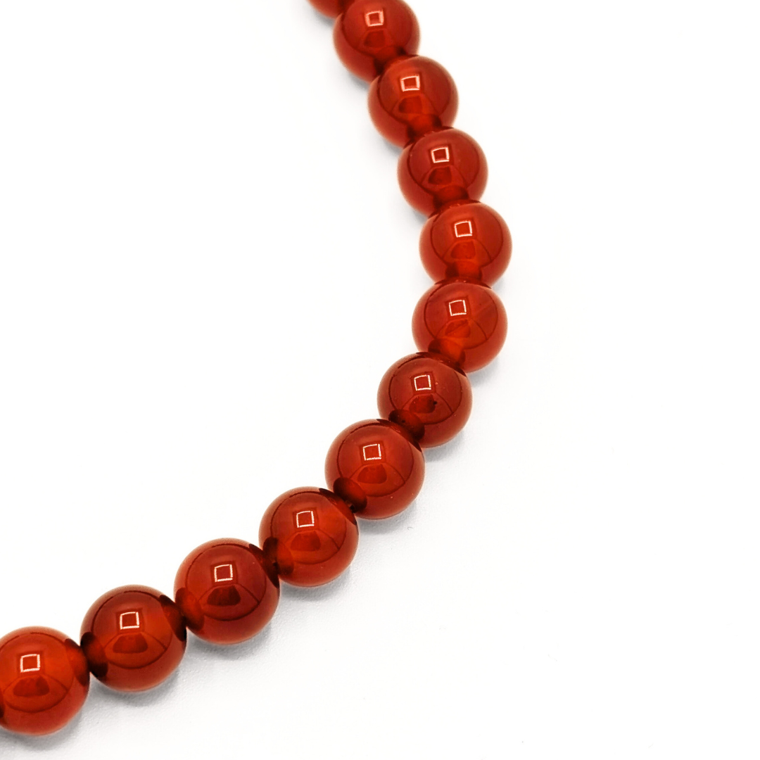 Detail van hessoniet granaat natuursteen kralenketting met ronde roodbruine natuursteen kralen van Casa Jadel