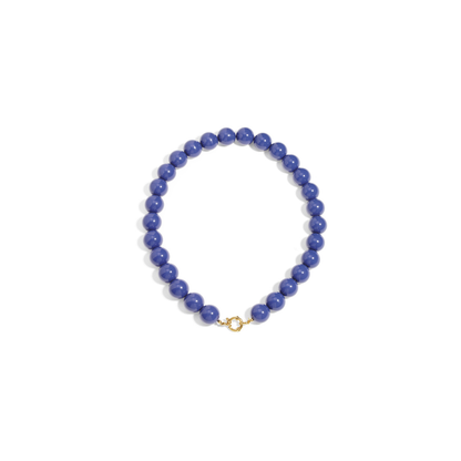 Donkerblauwe grote kralenketting met goudkleurig boeislot voor dames.