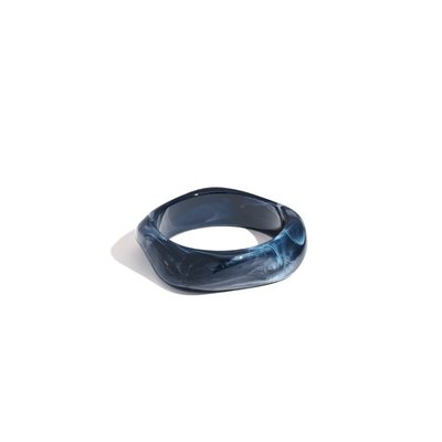 Donkerblauwe gedraaide bangle armband