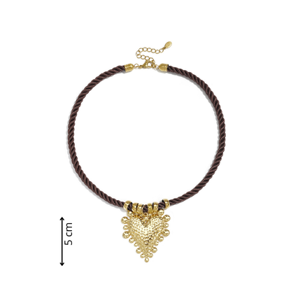 Donkerbruine rope ketting met grote goudkleurige hartbedel en verstelbare sluiting afmting