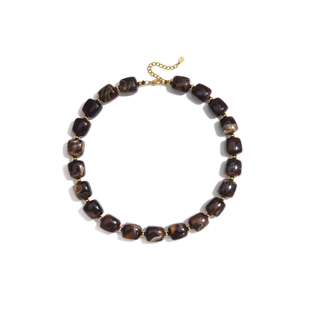 Donkerbruine squared XL chunky kralenketting met gemarmerde kralen en gouden details