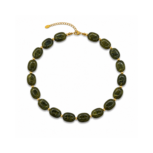 Donkergroene ovale marble kralenketting Gigi met gemarmerde kralen van Casa Jadel.
