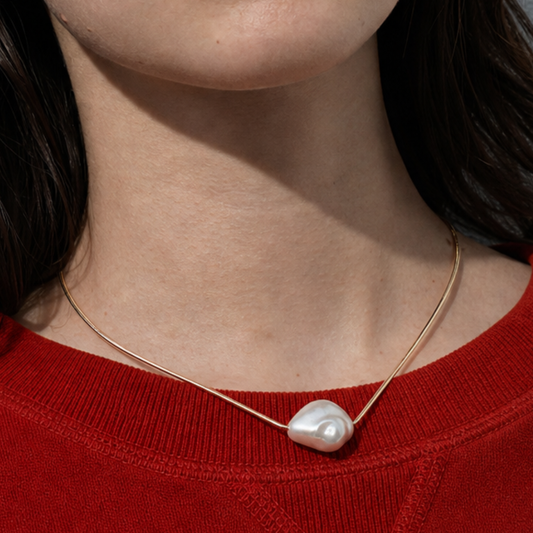 Fijne gouden ketting met grote zoetwaterparel close-up | Casa Jadel