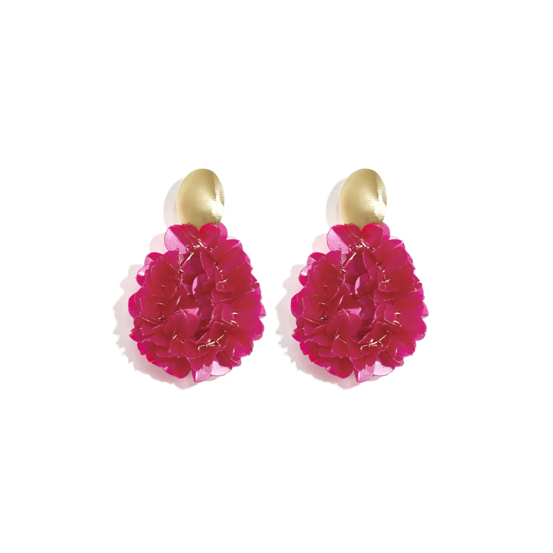 Fuchsia roze bloemen bohemian statement oorbellen met goudkleurige ovale oorstekers en grote 3D-bloemhangers