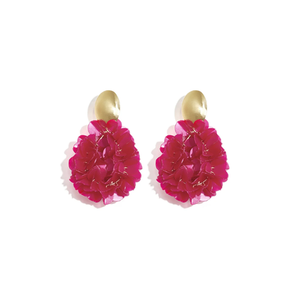 Fuchsia roze bloemen bohemian statement oorbellen met goudkleurige ovale oorstekers en grote 3D-bloemhangers