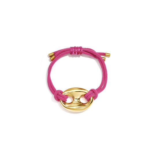 Fuchsia satijnkoord armband met gouden bean sluiting van stainless steel.