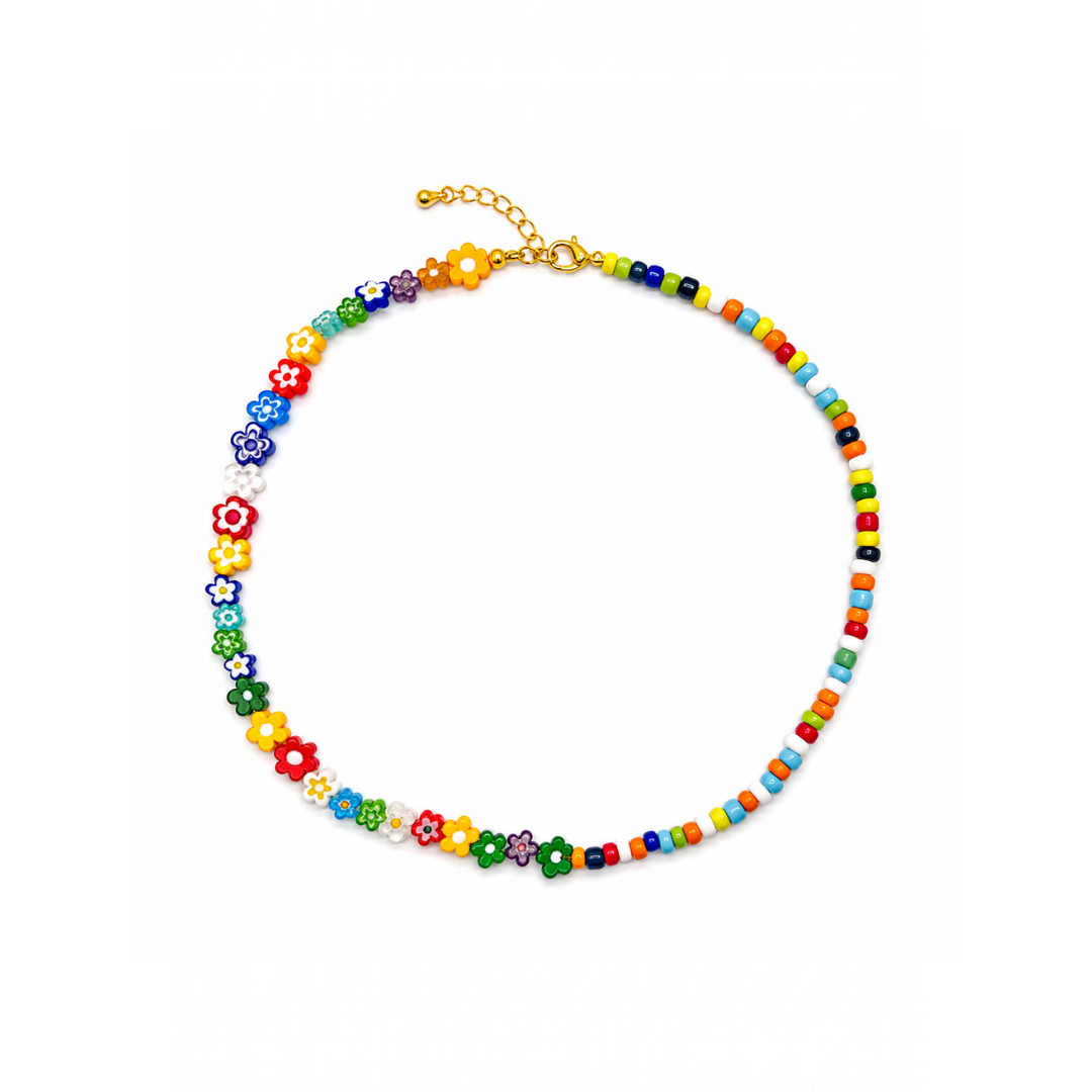 Gekleurde chunky kleine kralenketting Saar met millefiori bloemenkralen en kleurrijke glaskralen.