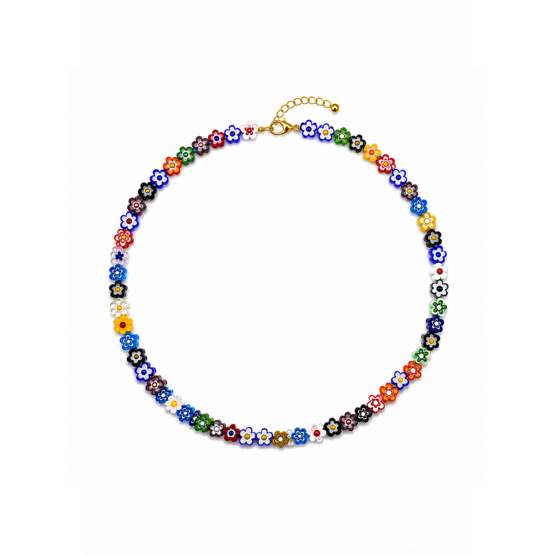 Gekleurde millefiori kralenketting met kleurrijke bloemenkralen.