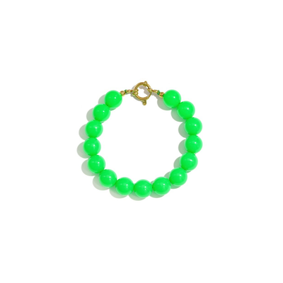 Gifgroene kralenarmband met goudkleurig boeislot in Ibiza style
