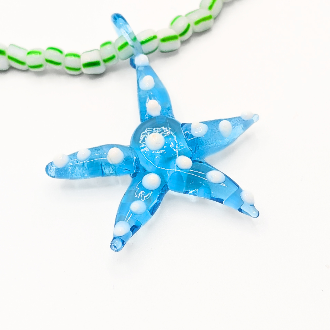 inzoom  Glazen kralenketting dames met blauwe zeester hanger Ibiza stijl