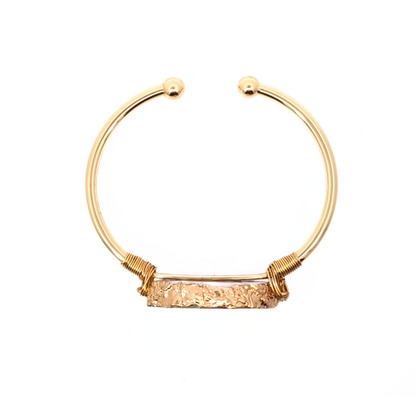 Open gouden bangle met ruwe lichtroze agaat steen
