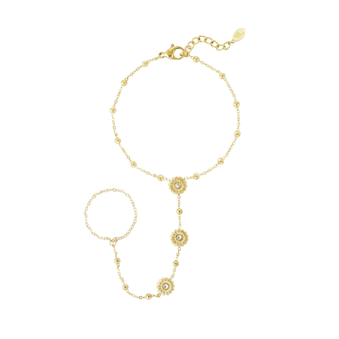 Gouden handchain armband met ring en bloemen details met subtiele strass accenten