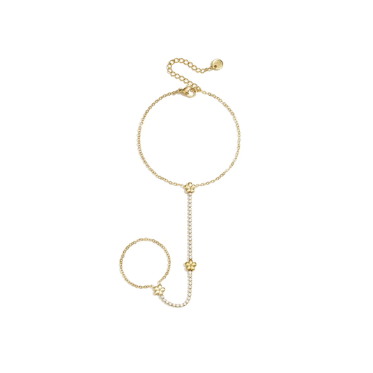 Gouden handchain armband met ringdetail en kleine bloemetjes bedels