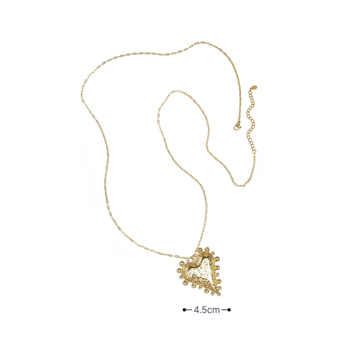 Gouden ketting met bolletjes hart hanger en organische structuur en afmeting