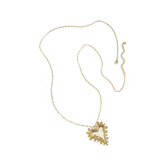 Gouden ketting met bolletjes  hart hanger en organische structuur.