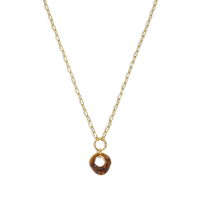 Gouden ketting met bruine tortoise hanger