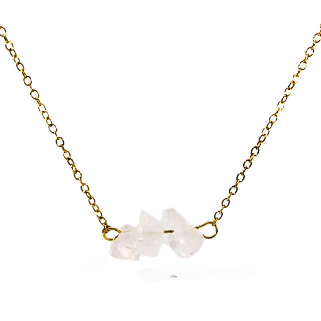 Gouden ketting met drie bergkristal edelstenen in Ibiza style