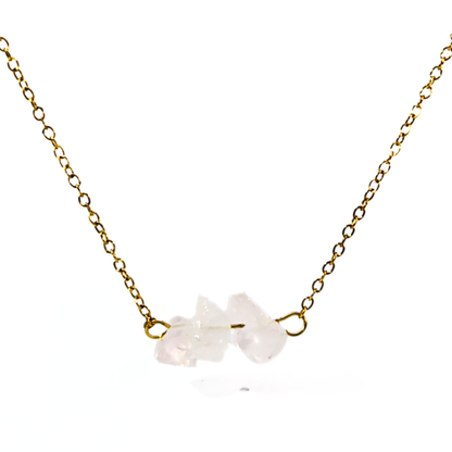 Gouden ketting met drie bergkristal edelstenen in Ibiza style