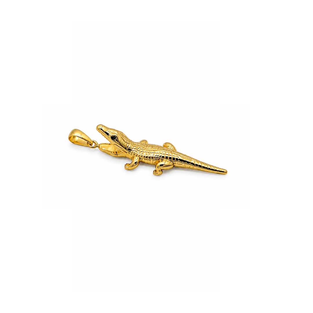 Gouden krokodil bedel met gedetailleerde afwerking voor ketting of armband van Casa Jadel, zijkant.