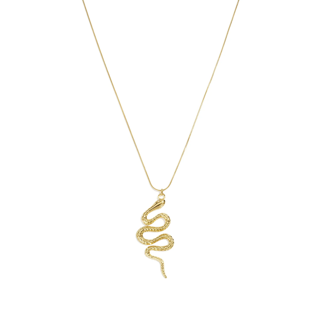 Gouden lange ketting met grote statement slang bedel van Casa Jadel