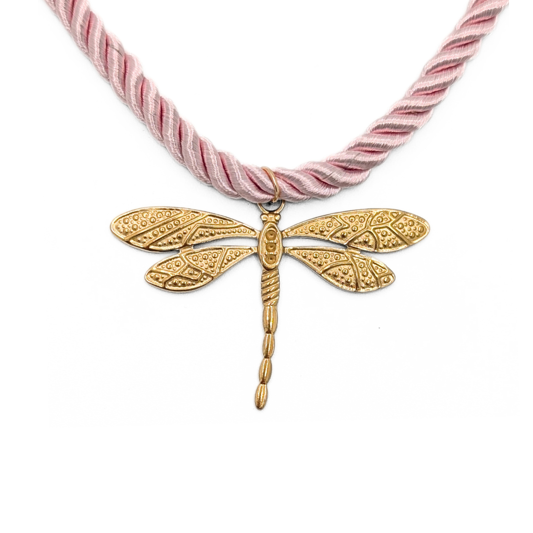 Gouden libelle bedel verwerkt in rope koord ketting roze dames sieraden