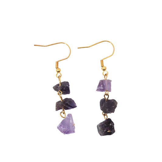 Gouden oorbellen met ruwe amethist edelstenen in Ibiza style