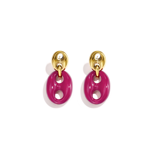 Gouden oorbellen met fuchsia bean hanger en glanzende afwerking