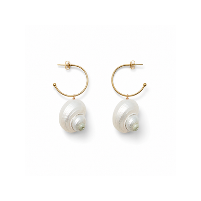 Gouden oorbellen met statement schelp The Beach Club