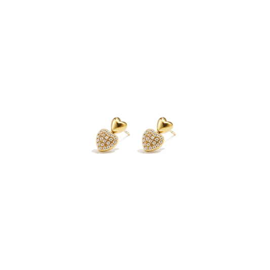 Gouden oorbellen met wit strass hartjes en kleine gouden hartjes