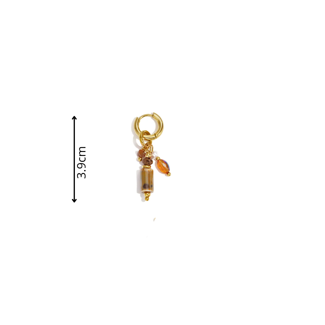 Gouden oorringen met amberkleurige en bruine kralen en parel details afmeting